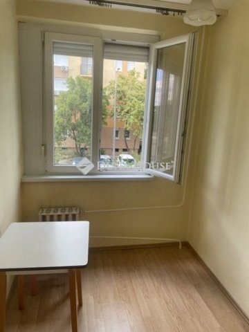 Eladó panellakás, Budapesten, XVII. kerületben, Gyökér utcában