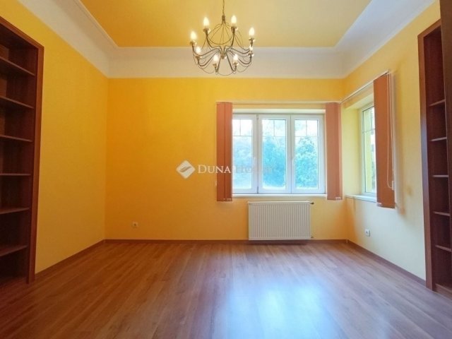 Eladó családi ház, Budapesten, X. kerületben 265 M Ft, 7 szobás