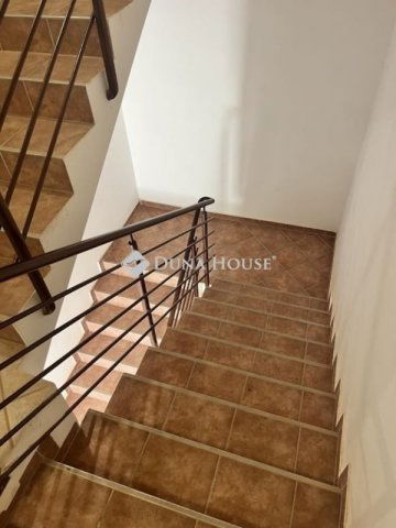 Eladó családi ház, Bólyban 220 M Ft, 9 szobás