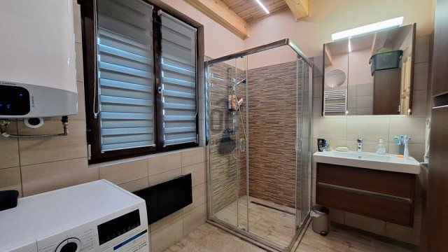 Eladó családi ház, Csemőn 79.8 M Ft, 2 szobás