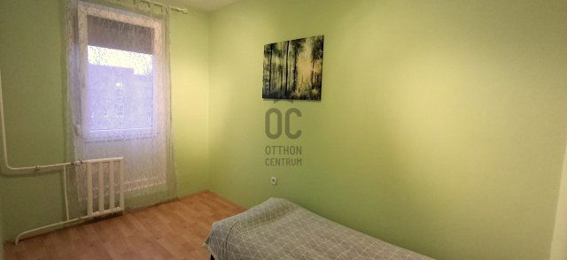 Eladó panellakás, Pécsett 39.99 M Ft, 2 szobás