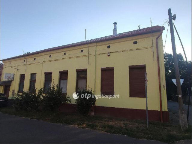 Eladó üzlethelyiség, Hajdúdorogon 89 M Ft, 4 szobás