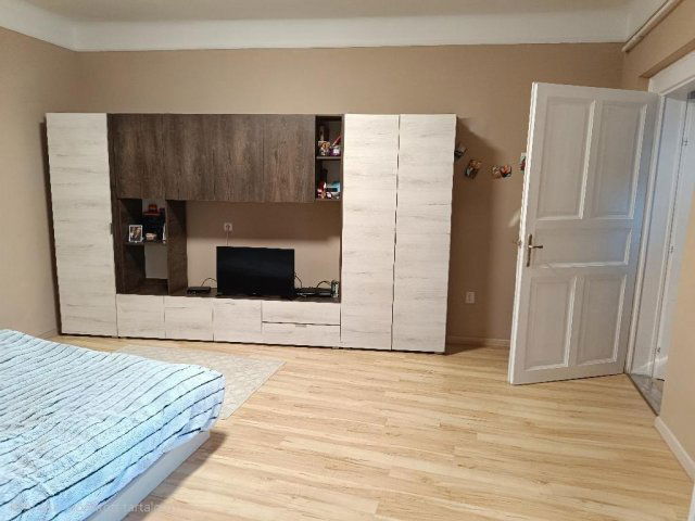 Eladó családi ház, Egerben 36.5 M Ft, 1 szobás