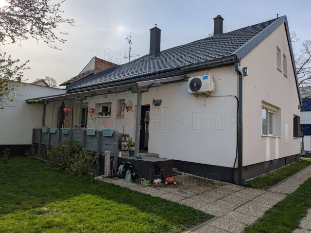 Eladó családi ház, Győrött 135 M Ft, 5 szobás