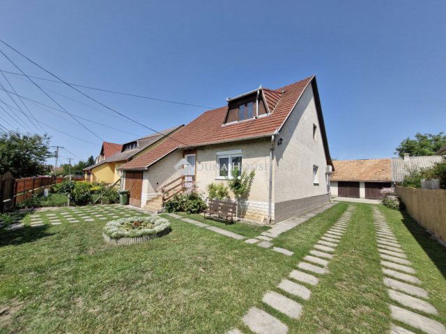Eladó családi ház, Komáromban 84.9 M Ft, 3 szobás