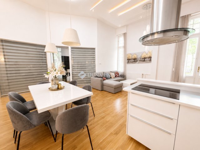 Eladó téglalakás, Budapesten, VI. kerületben 150 M Ft, 3 szobás