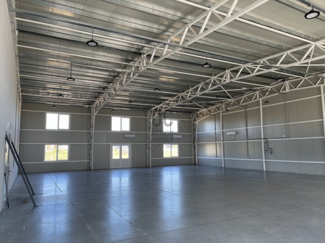 Eladó üzlethelyiség, Nagytarcsán 1300 M Ft