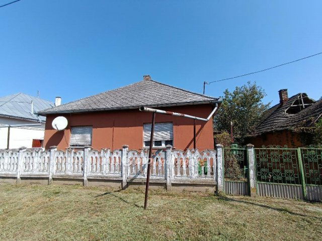 Eladó családi ház, Mándokon 10.5 M Ft, 2 szobás