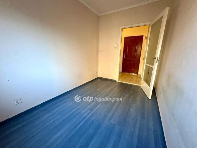 Eladó panellakás, Debrecenben 59.99 M Ft, 1+2 szobás