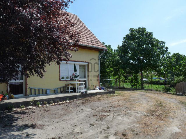 Eladó családi ház, Ócsán 89 M Ft, 7 szobás