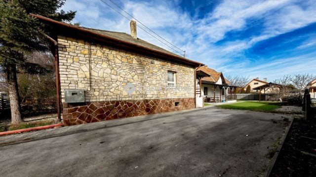 Eladó családi ház, Siófokon 149.7 M Ft, 6 szobás