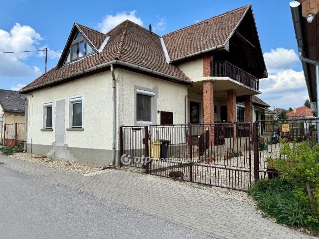 Eladó családi ház, Szerencsen 54.99 M Ft, 4+2 szobás