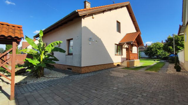Eladó családi ház, Szekszárdon, Kerámia utcában 127 M Ft