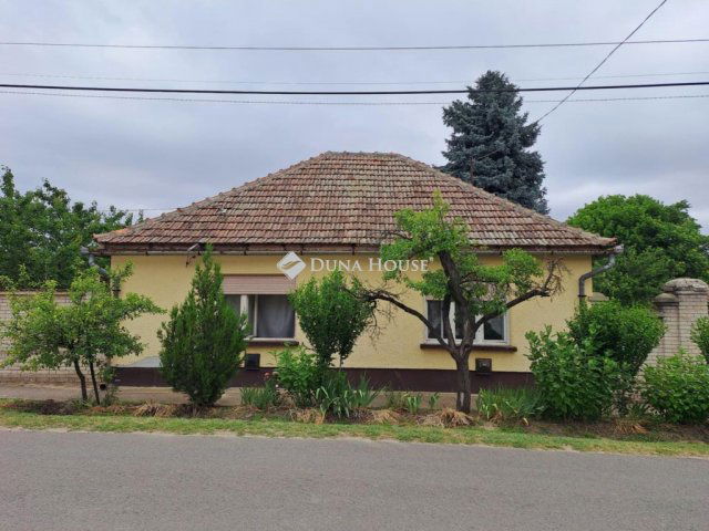 Eladó családi ház, Borotán 9.7 M Ft, 3 szobás