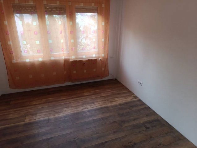 Eladó panellakás, Tatabányán 44.2 M Ft, 2 szobás