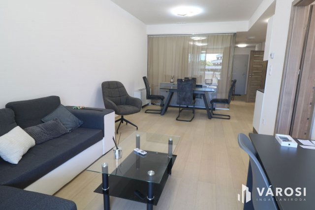 Kiadó téglalakás, albérlet, Szegeden 270 E Ft / hó, 3 szobás