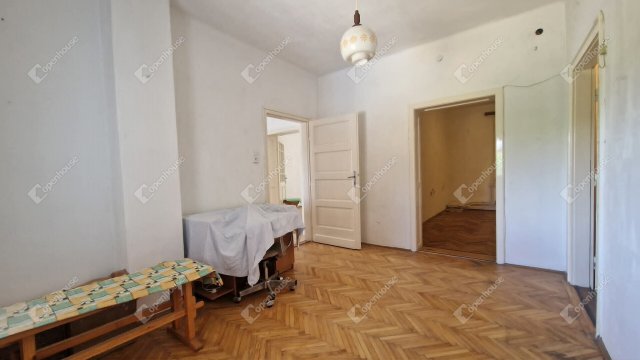 Eladó családi ház, Komáromban 68 M Ft, 3 szobás