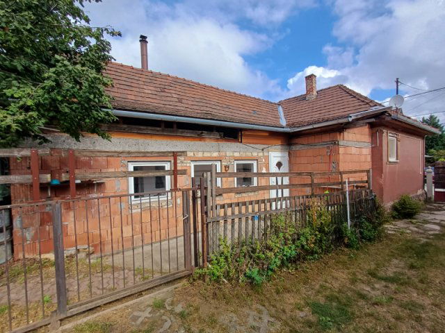 Eladó családi ház, Pilisvörösváron 48 M Ft, 2 szobás