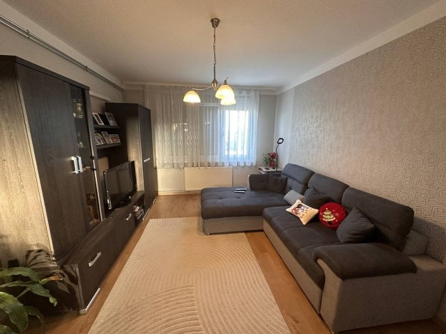 Eladó panellakás, Egerben 49.9 M Ft, 3 szobás