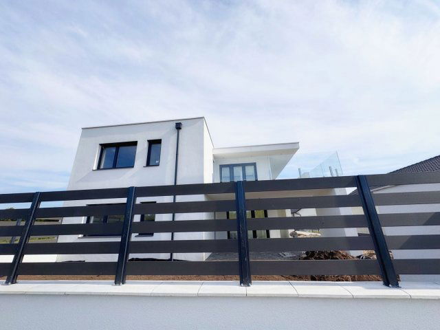 Eladó téglalakás, Siófokon 76.59 M Ft, 3 szobás