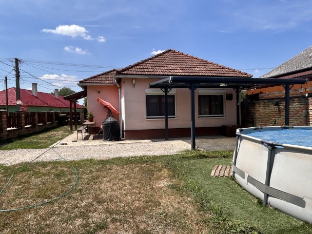 Eladó családi ház, Ácson, Vörösmarty utcában 48 M Ft