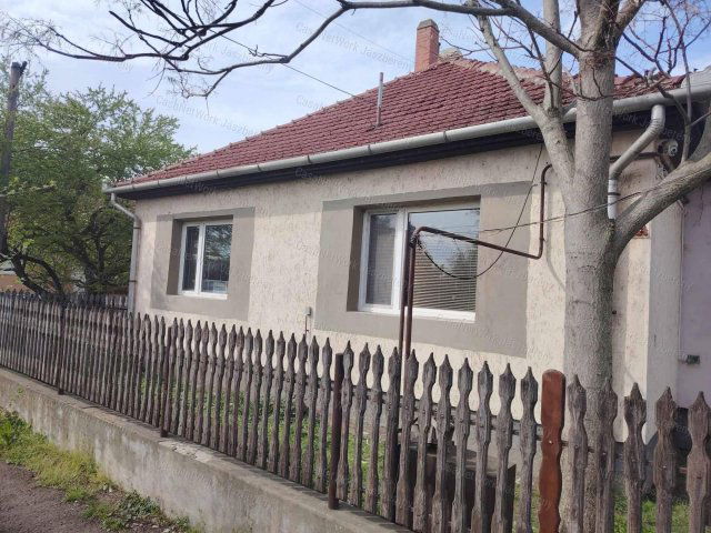 Eladó családi ház, Jászapátiban 14.9 M Ft, 2+2 szobás