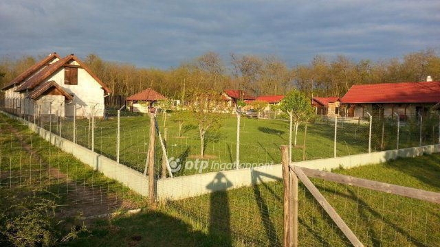Eladó mezogazdasagi ingatlan, Bugyin 235 M Ft, 5 szobás