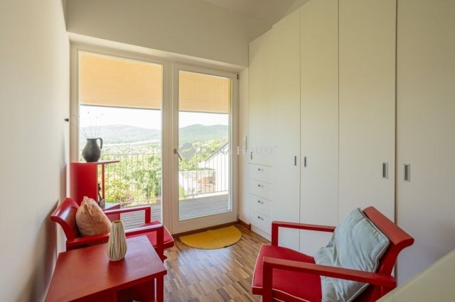 Eladó családi ház, Szentendrén 290 M Ft, 8 szobás