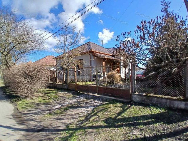 Eladó családi ház, Farmoson 59.9 M Ft, 4 szobás