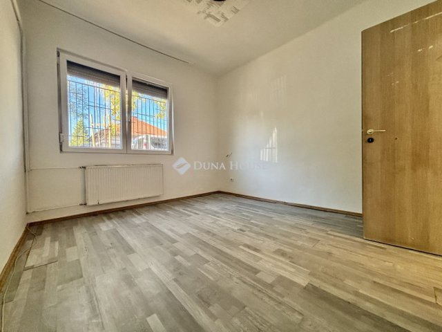 Eladó családi ház, XVIII. kerületben, Kisfaludy utcában