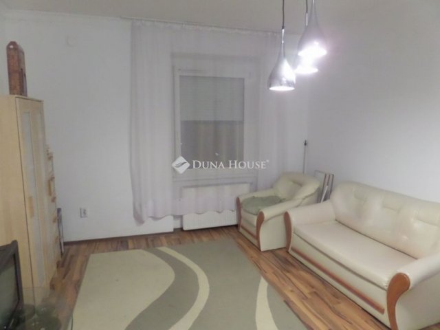 Kiadó téglalakás, albérlet, Nyíregyházán, Hősök terén