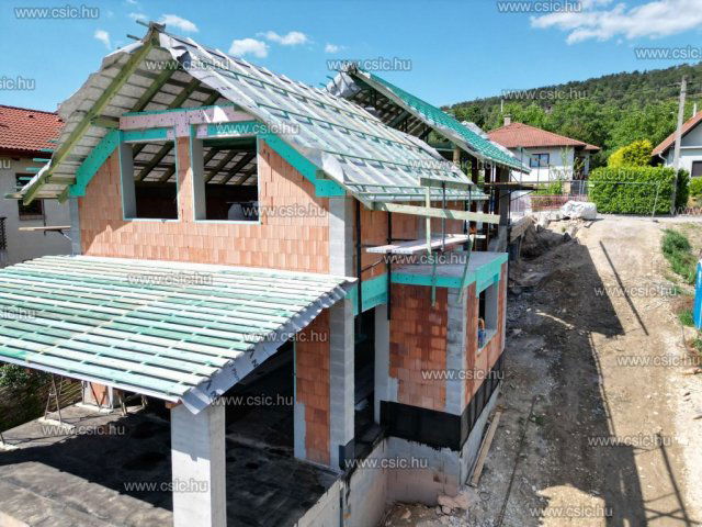 Eladó családi ház, Ürömön 239.9 M Ft, 4 szobás