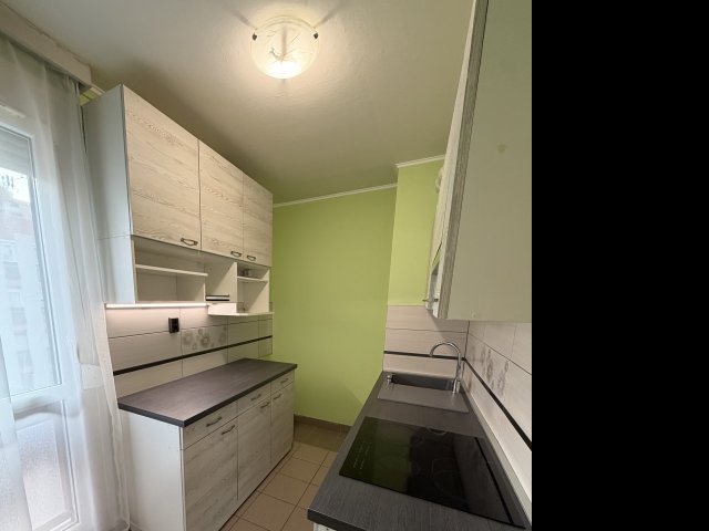 Eladó panellakás, Pécsett 49.9 M Ft, 3 szobás