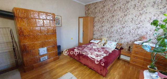 Eladó családi ház, Devecseren 11.9 M Ft, 2 szobás