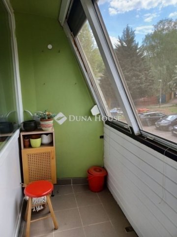 Eladó panellakás, Pécsett 57.3 M Ft, 3 szobás