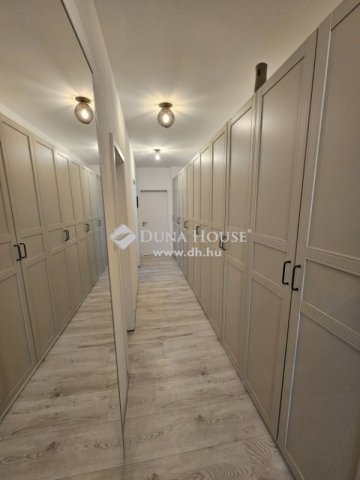 Eladó téglalakás, Pécsett 96.9 M Ft, 4 szobás