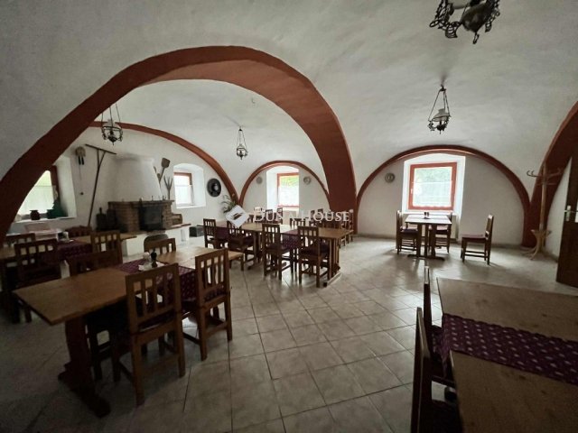 Eladó üzlethelyiség, Hőgyészen 82.55 M Ft