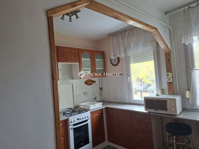 Eladó téglalakás, Gödöllőn 74 M Ft, 2 szobás