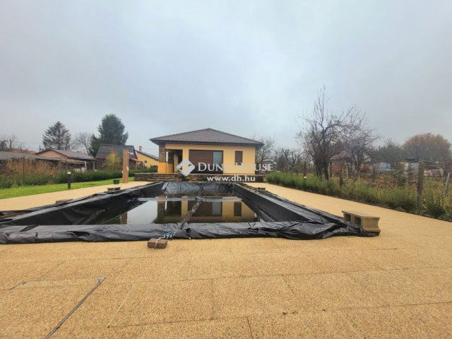 Eladó családi ház, Kerepesen 210 M Ft, 4 szobás