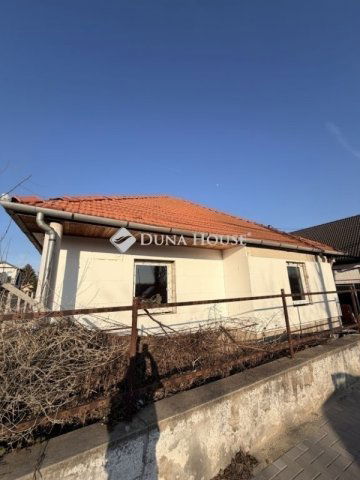 Eladó családi ház, Vecsésen 59.9 M Ft, 4 szobás