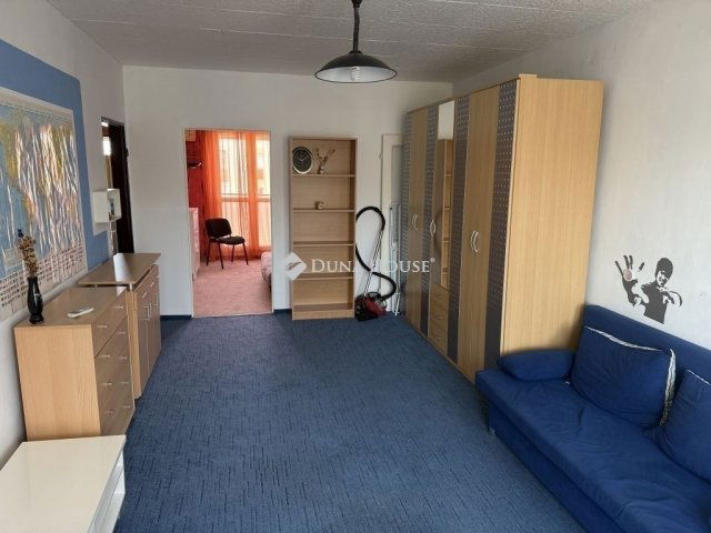 Eladó panellakás, Pécsett 52.9 M Ft, 2 szobás