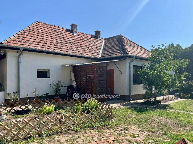 Eladó családi ház, Veresegyházon 69.9 M Ft, 2 szobás
