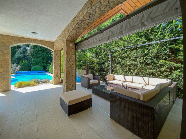 Eladó családi ház, Gödön 299 M Ft, 7 szobás