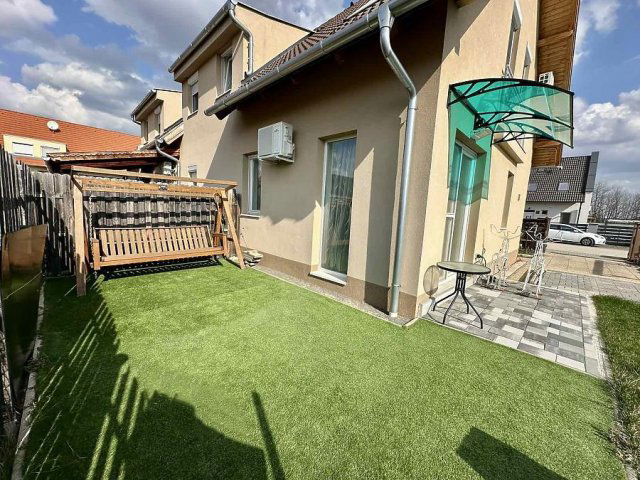 Eladó téglalakás, Vácon 94.5 M Ft, 2+2 szobás