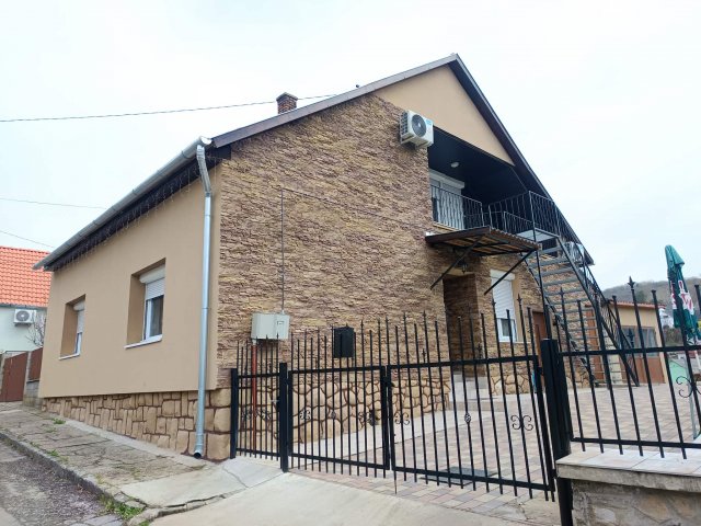 Eladó családi ház, Pécsett, Barátság utcában 84.9 M Ft