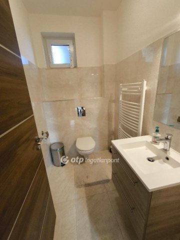 Eladó családi ház, Solymáron 279 M Ft, 6 szobás