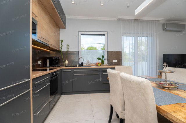 Eladó családi ház, Solymáron 150 M Ft, 5+2 szobás