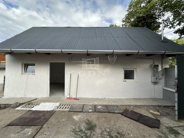 Eladó családi ház, Turán 19.9 M Ft, 1 szobás