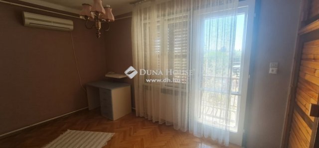 Eladó családi ház, Vecsésen 110 M Ft, 5 szobás