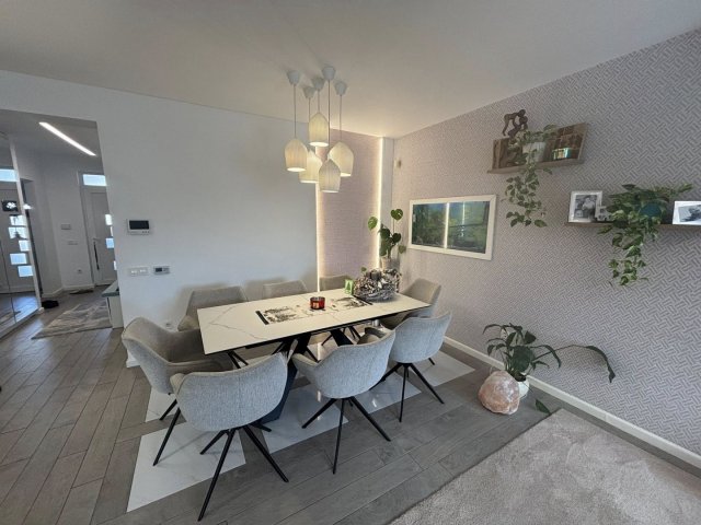 Eladó családi ház, Debrecenben 205 M Ft, 5 szobás